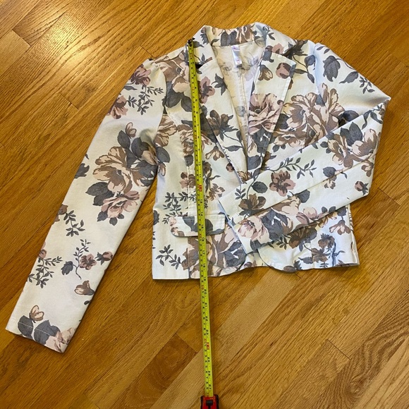 Floral Xhilaration Blazer - Picture 5 of 6